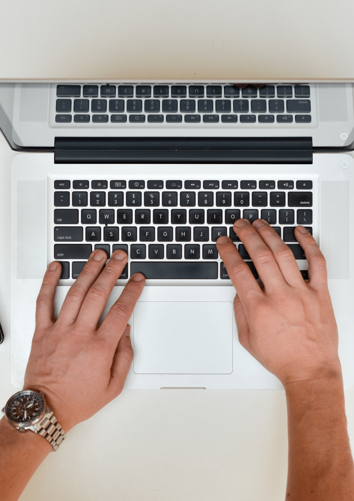 Taper sur un clavier d'ordinateur