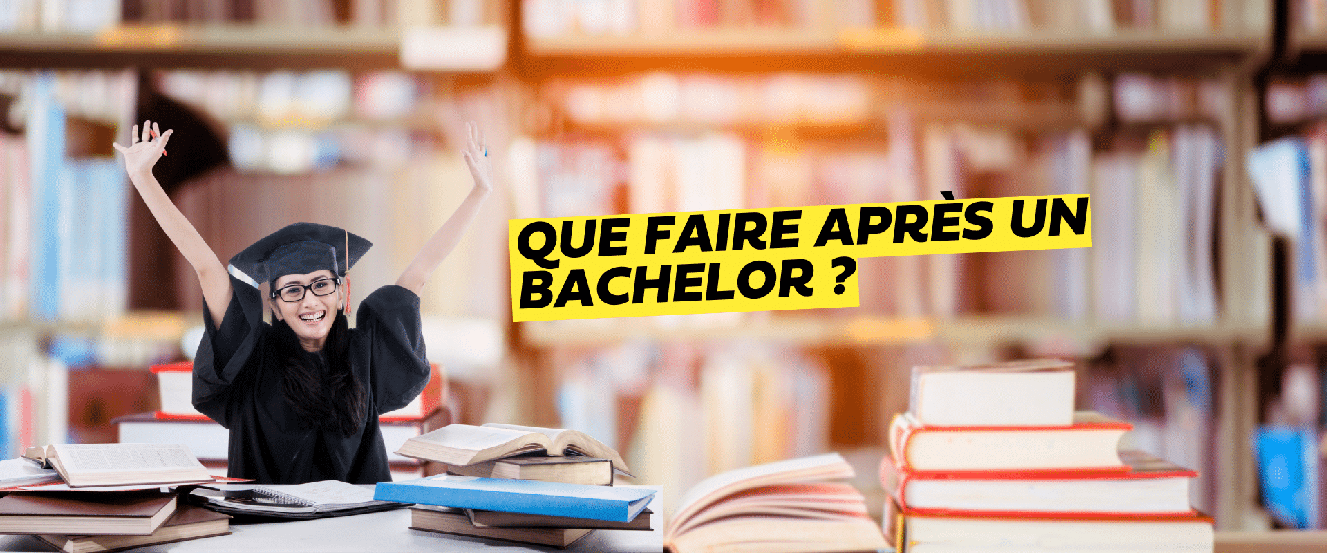une jeune diplômé levant les bras Que faire après un Bachelor ?