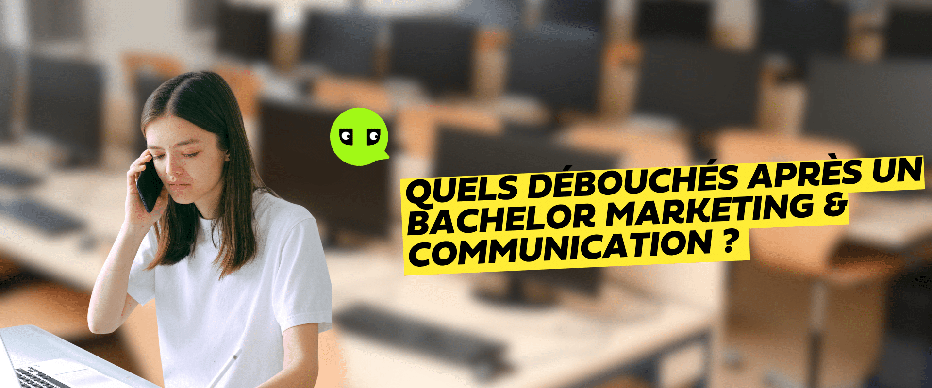 une fille au téléphone Quels débouchés après un Bachelor Marketing & Communication ?