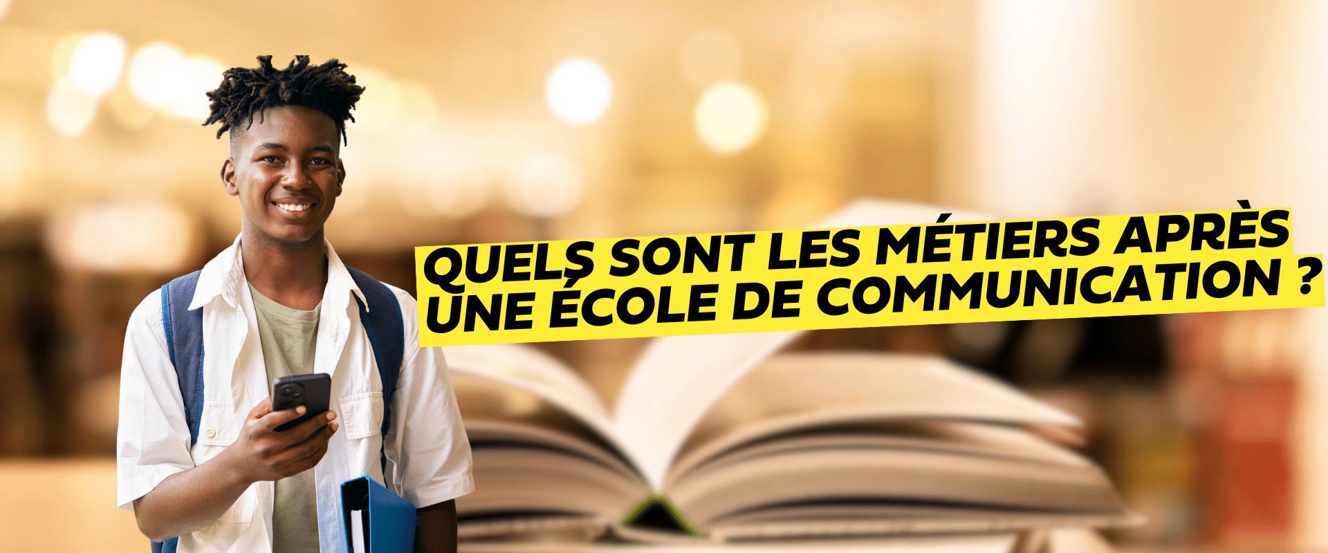 un homme avec un téléphone et des livres Quels sont les métiers après une école de communication ?