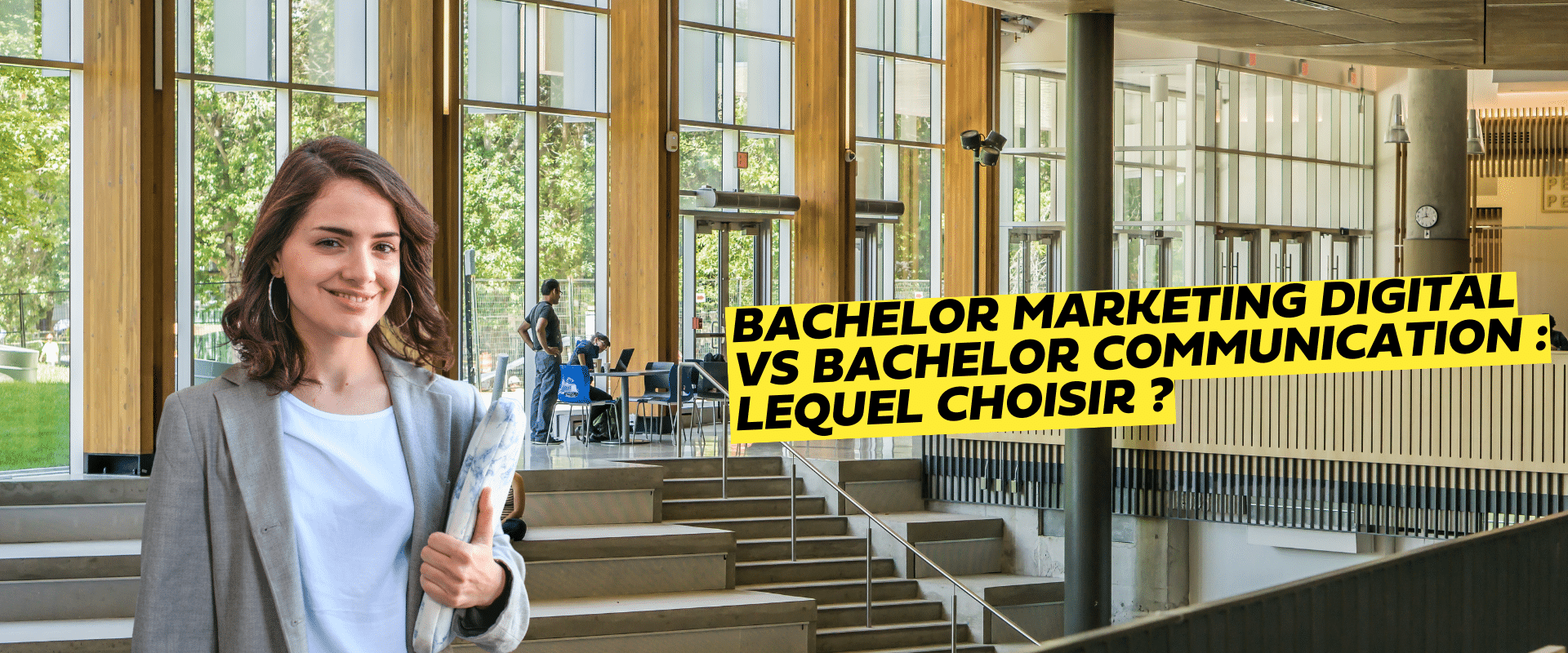 une étudiante avec une housse d'ordinateur portable https://hello-charly.com/blog/que-faire-apres-un-bachelor/